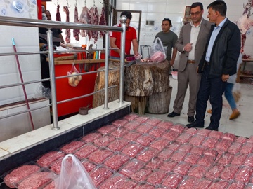 توزیع ۲۲۵ بسته گوشت گرم و ۱۲۰ مورد کمک نقدی به خانواده نیازمند زندانیان اردبیل