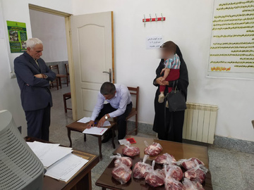 توزیع 50 بسته گوشت بین خانواده زندانیان هشترود