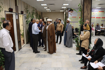 مدیرکل زندان‌های استان تهران در بازدید از مجتمع قضایی با خانواده‎‌های زندانیان دیدار کرد