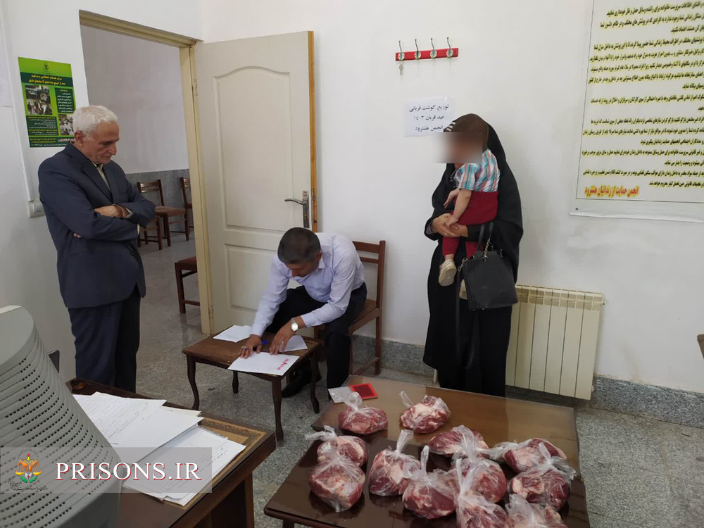 توزیع 50 بسته گوشت بین خانواده زندانیان هشترود