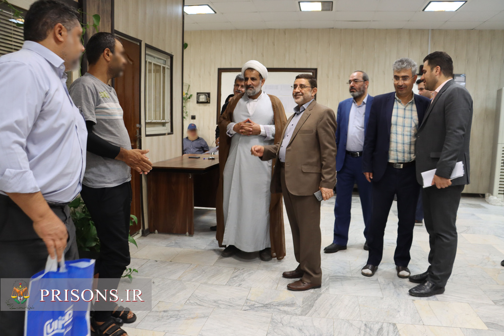 مدیرکل زندان‌های استان تهران در بازدید از مجتمع قضایی با خانواده‎‌های زندانیان دیدار کرد