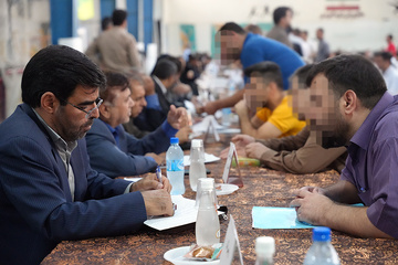 میز خدمت 50 نفر از قضات استان یزد جهت رسیدگی به درخواست قضایی مددجویان زندان مرکزی
