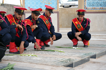 تجدید میثاق کارکنان و سربازان زندان‌های یزد با آرمان‌های شهدا به مناسبت هفته قوه قضائیه