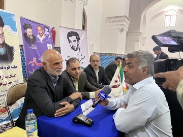 برپایی میز خدمت مدیرکل زندان‌های استان یزد در مصلی نماز جمعه