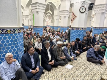 برپایی میز خدمت مدیرکل زندان‌های استان یزد در مصلی نماز جمعه