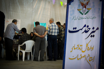 برپایی 18 میز خدمت مسئولین زندان‌های اصفهان در نماز جمعه شهرهای استان