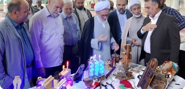 برپایی نمایشگاه صنایع دستی زندانیان خراسان رضوی در محل برگزاری نماز جمعه