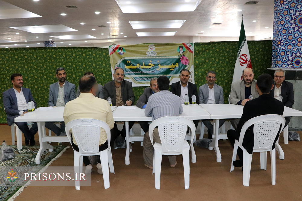 برپایی «میز خدمت» زندان‌های خراسان جنوبی در مصلی نماز جمعه