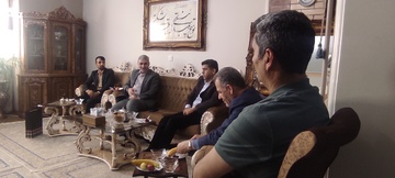 حضور مدیرکل زندان‌های همدان در منزل سادات به مناسبت عید غدیر