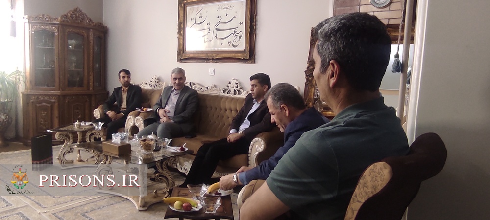 حضور مدیرکل زندان‌های همدان در منزل سادات به مناسبت عید غدیر