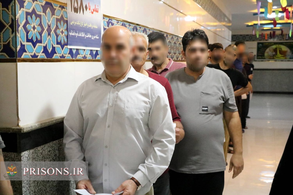 دیدار دادستان ارومیه با زندانیان در روز عید غدیر خم