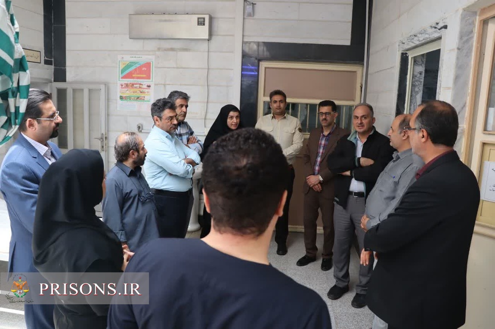 حضور تیم پزشکی قانونی در زندان مرکزی قزوین به مناسبت  هفته قوه قضائیه