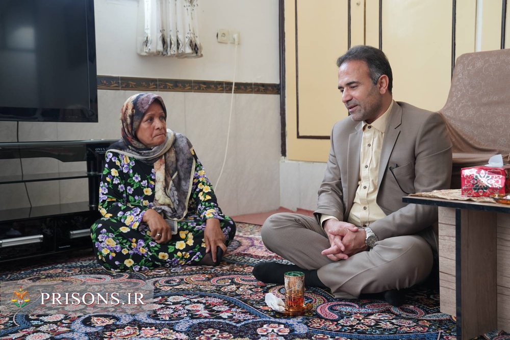 دیدار مدیرکل زندانهای استان کردستان با خانواده ایثارگران و جانبازان به مناسبت هفته قوه قضائیه