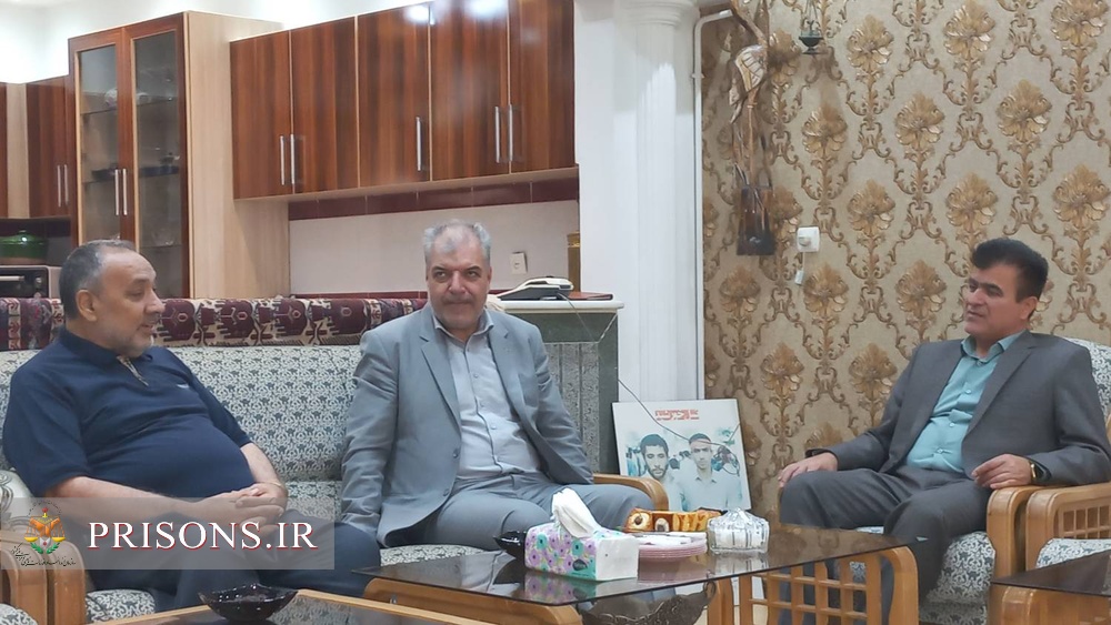 دیدار و عیادت مدیرکل زندان‌های آذربایجان غربی از جانباز جنگ تحمیلی 