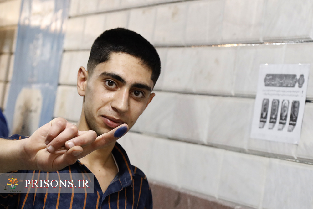 حضور پرشور کارکنان، سربازان و زندانیان چهارمحال و بختیاری پای صندوق‌های رای