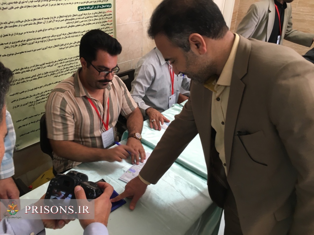 حضور کارکنان، سربازان و مددجویان زندان‌های استان کردستان در پای صندوق‌های رأی
