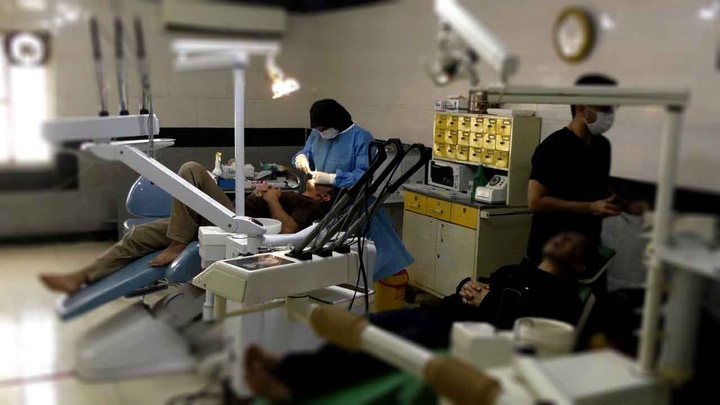 فیلم| خدمت‎‌رسانی پزشکان جهادی به 300 نفر از مددجویان زندان‌های اهواز