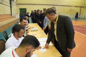 حضور حماسه‌آفرین کارکنان، سربازان و مددجویان استان کردستان در پای صندوق‌های رأی