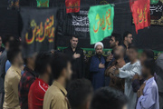 حضور دادستان مرکز استان و مقامات قضایی در مراسم عزاداری مددجویان زندان زابل