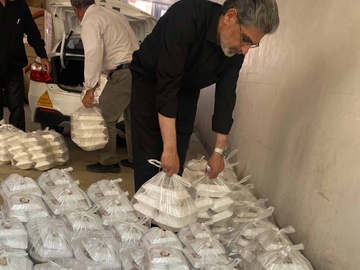 توزیع ۶۰۰ پرس غذای نذری در تاسوعای حسینی(ع) بین خانواده زندانیان نیازمند اردبیل 