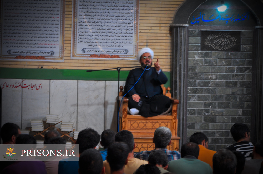 محرم در زندان مرکزی با حضور پررنگ ائمه جمعه اصفهان 
