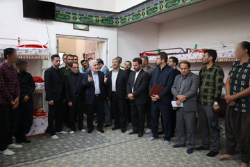 رئیس سازمان زندان‌ها از زندان لردگان بازدید کرد/ بهره‌برداری از «کارگاه تولیدات قطعات بتنی» برای اشتغال زندانیان