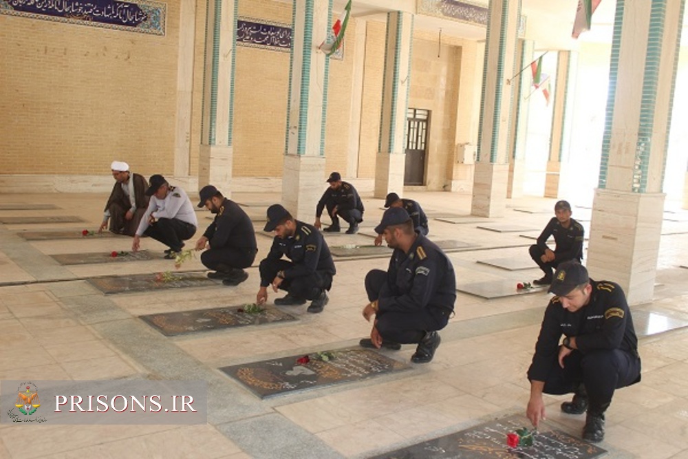 تجدید میثاق و غبار روبی گلزارشهدا توسط کارکنان  و پرسنل وظیفه زندان دشتی