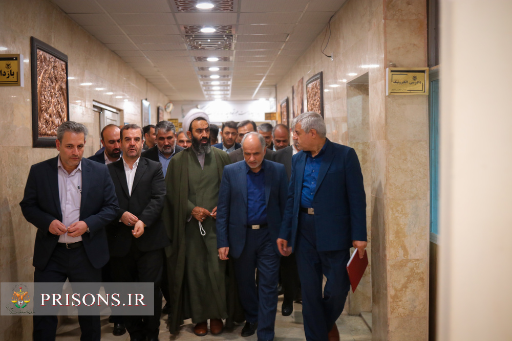 بازدید وزیر دادگستری از زندان خمینی شهر