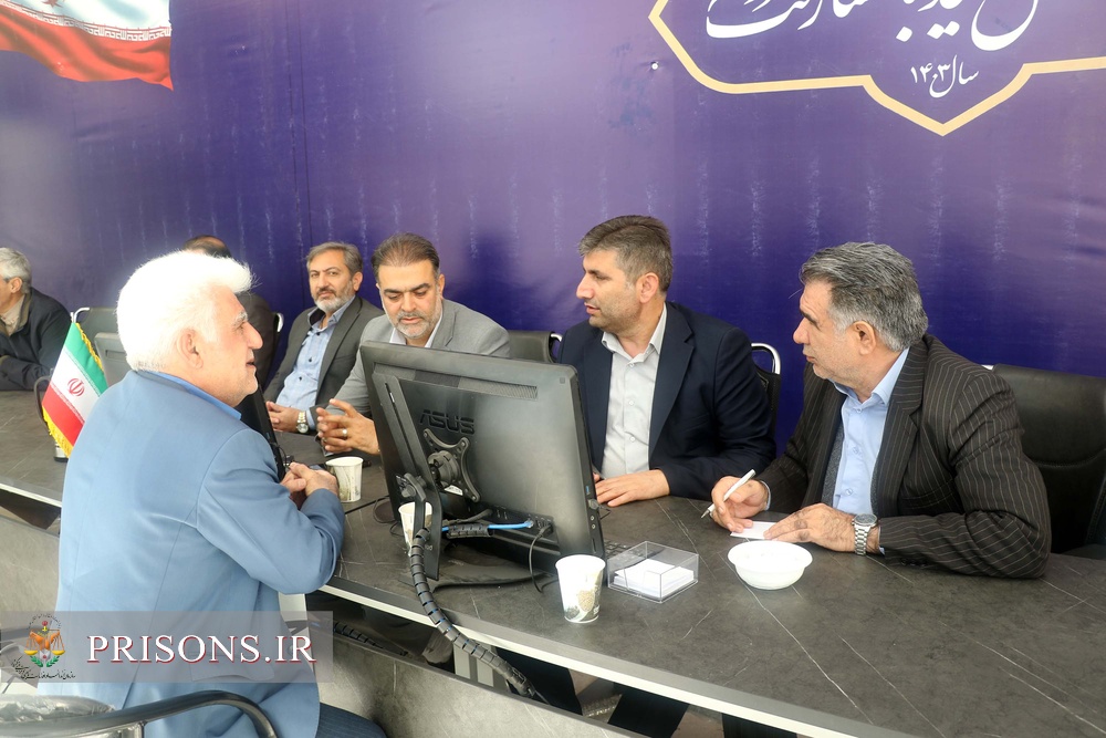 میز خدمت اداره کل زندان‌های استان البرز در نماز جمعه شهرستان کرج
