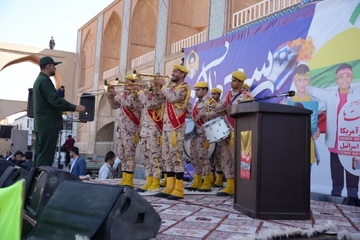 حضور پرشور کارکنان و پرسنل وظیفه زندان‌های یزد در راهپیمایی یوم الله ۱۳ آبان