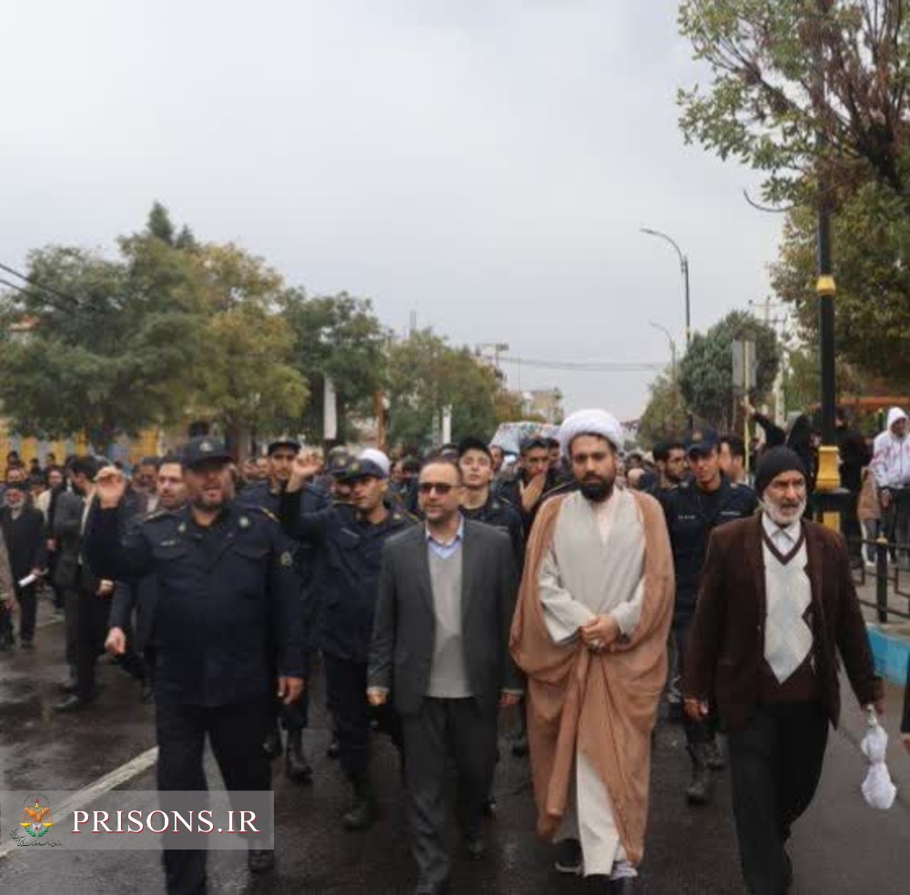 حضور مدیر و کارکنان زندان بوئین زهرا در راهپیمایی ۱۳ آبان