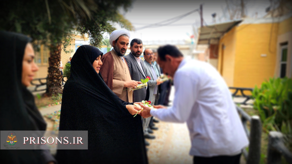 ارمغان آزادی ۵۰ زندانی در میز خدمت قضایی دادستان مرکز خوزستان