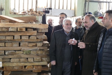 بازدید رئیس سازمان زندان‌ها از کارگاه‌های اردوگاه حرفه‌آموزی و کاردرمانی اراک