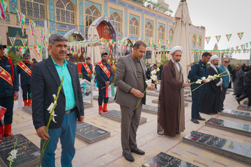 غبارروبی گلزار شهدا کرمان