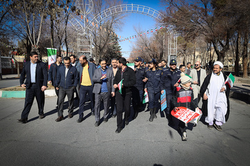 حضور کارکنان استان چهارمحال و بختیاری در راهپیمایی باشکوه ۲۲ بهمن