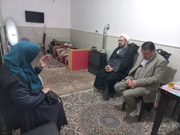 رسیدگی به وضعیت معیشتی خانواده زندانی باحضور مدیرکل زندان‌های استان