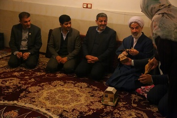 آزادی یک نفر زندانی رهاورد سرکشی شبانه رئیس کل دادگستری از خانواده زندانیان