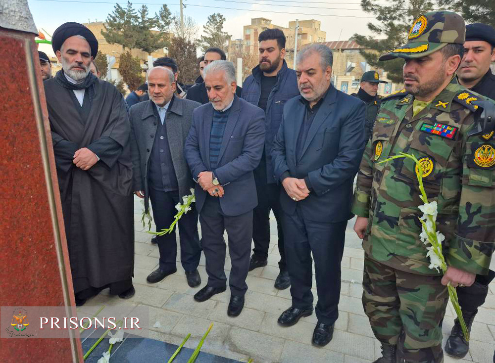 حضور رئیس سازمان زندان‌ها در گلزار شهدای شهرستان سلماس