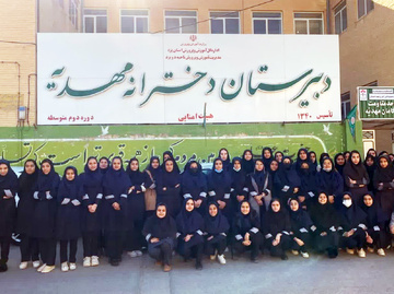 مشارکت دانش‌آموزان دبیرستان دخترانه مهدیه یزد برای آزادی مادر زندانی