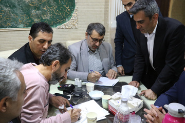 کمک ۱۰ میلیارد ریالی خیرین شهرستان نظرآباد در جشن گلریزان آزادی زندانیان نیازمند 