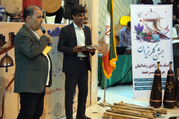 آیین گلریزان در زندان مرکزی یزد به مناسبت روز فرهنگ پهلوانی و ورزش زورخانه‌ای