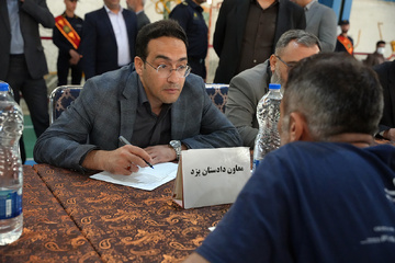 آزادی 5 زندانیان در میز خدمت قضایی دادستان مرکز استان یزد