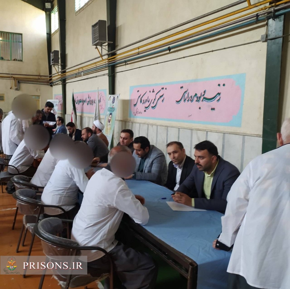 رسیدگی جهادی به مشکلات قضائی زندانیان استان کردستان در میز خدمت بی واسطه ۱۰۵ نفر از قضات