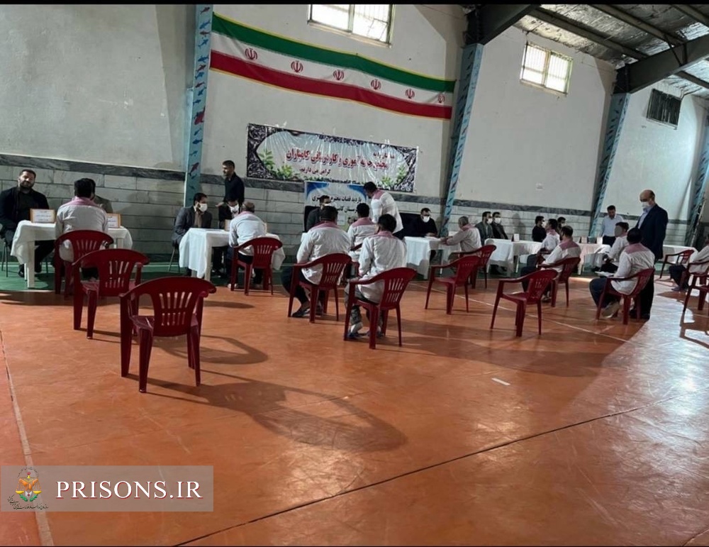 رسیدگی جهادی به مشکلات قضائی زندانیان استان کردستان در میز خدمت بی واسطه ۱۰۵ نفر از قضات