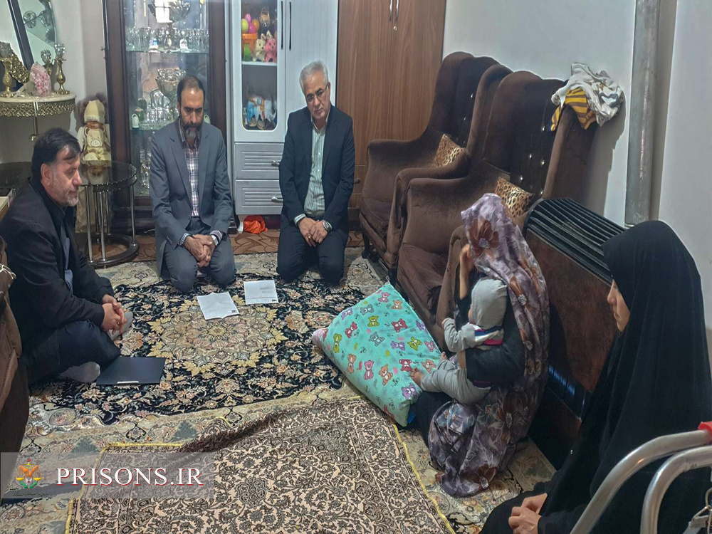 بررسی مشکلات معیشتی دو خانواده زندانی نیازمند در زنجان با حضور مدیرکل زندانها بررسی مشکلات معیشتی دو خانواده زندانی نیازمند در زنجان با حضور مدیرکل زندانها