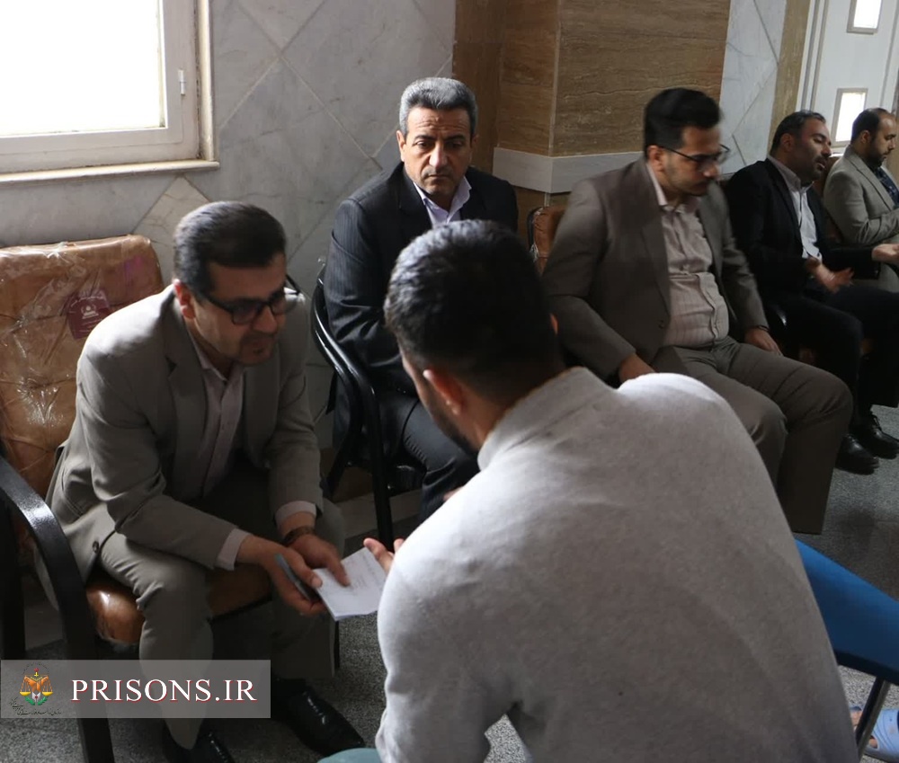 دیدار مستقیم مسئولان قضایی شهرستان اسفراین با زندانیان برای تسریع در روند رسیدگی به پرونده‌ها
