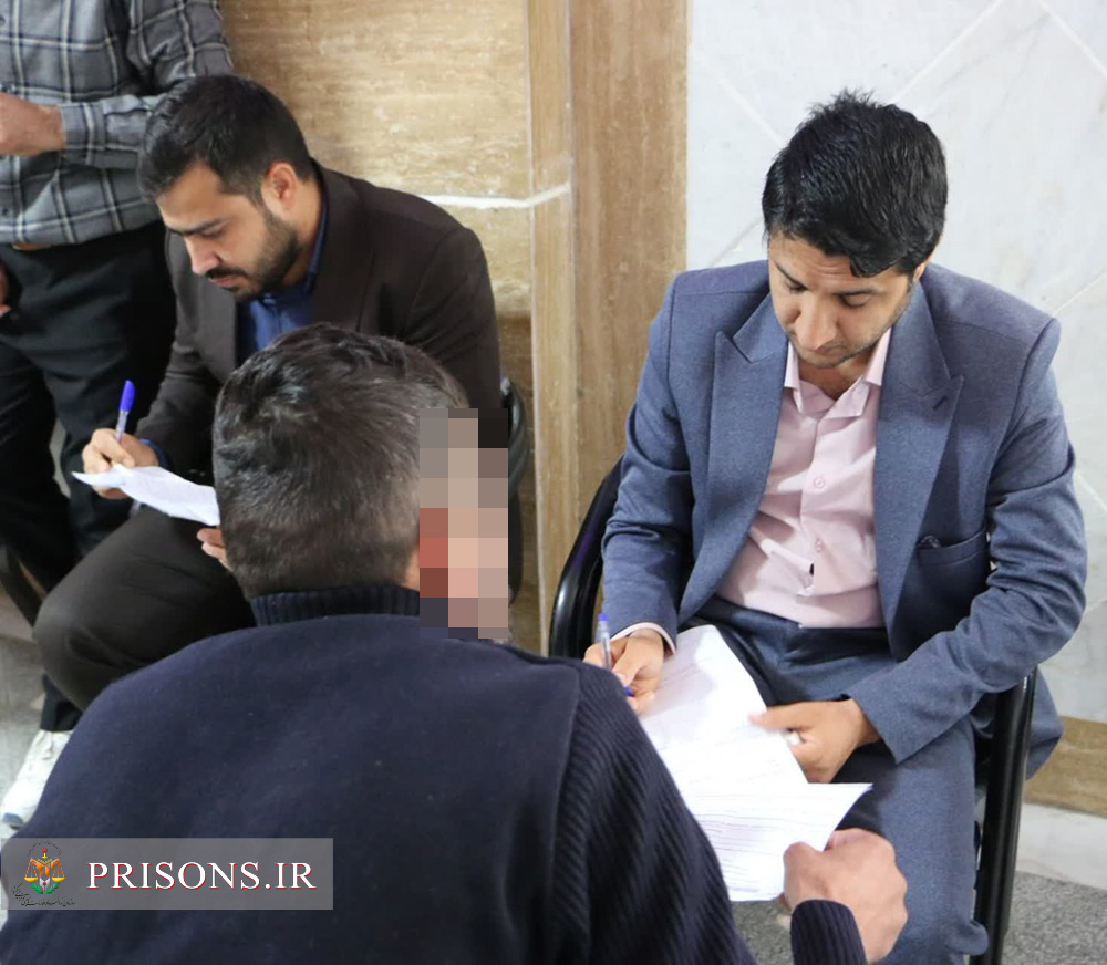 دیدار مستقیم مسئولان قضایی شهرستان اسفراین با زندانیان برای تسریع در روند رسیدگی به پرونده‌ها