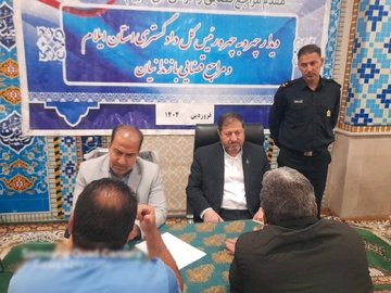میز خدمت رییس‌کل دادگستری در زندان مرکزی ایلام