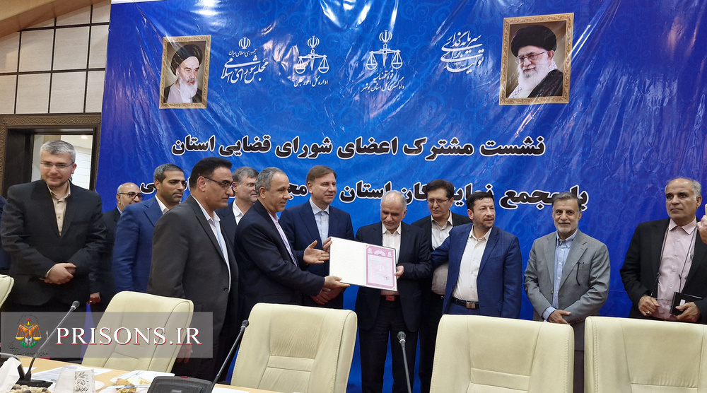 تحویل سند حدنگار زمین کشاورزی زندان دشتستان باحضور وزیر دادگستری تحویل سند حدنگار زمین کشاورزی زندان دشتستان باحضور وزیر دادگستری