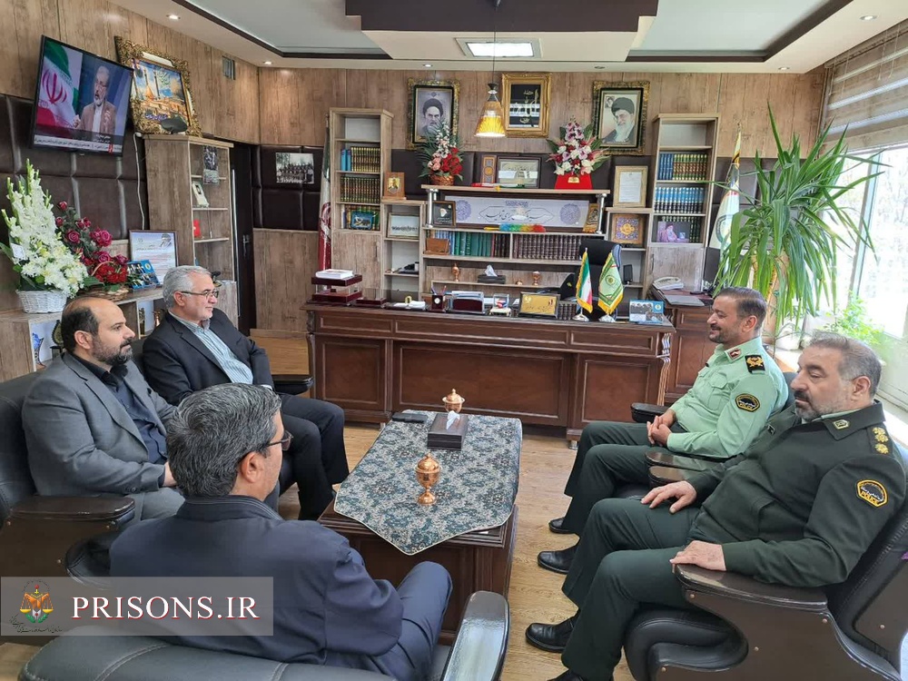دیدار مدیرکل زندانهای زنجان با فرمانده انتظامی استان دیدار مدیرکل زندانهای زنجان با فرمانده انتظامی استان